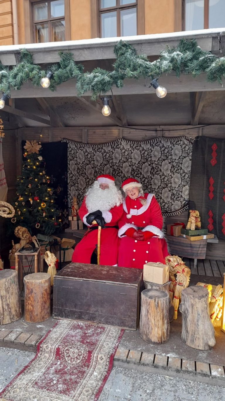 Joulupukki ja joulumuori vierailevat Cafe Qwenselissä!